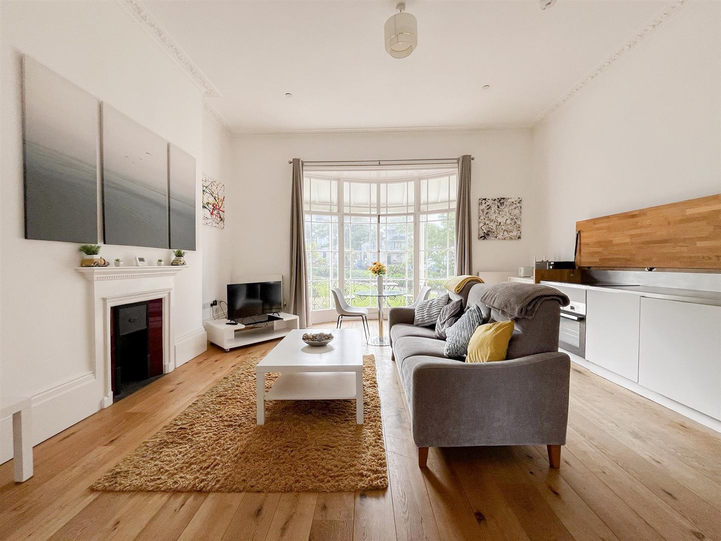 Flat Wellington Square in St Leonards