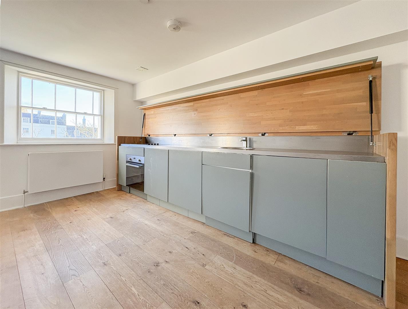 Flat Wellington Square in St Leonards