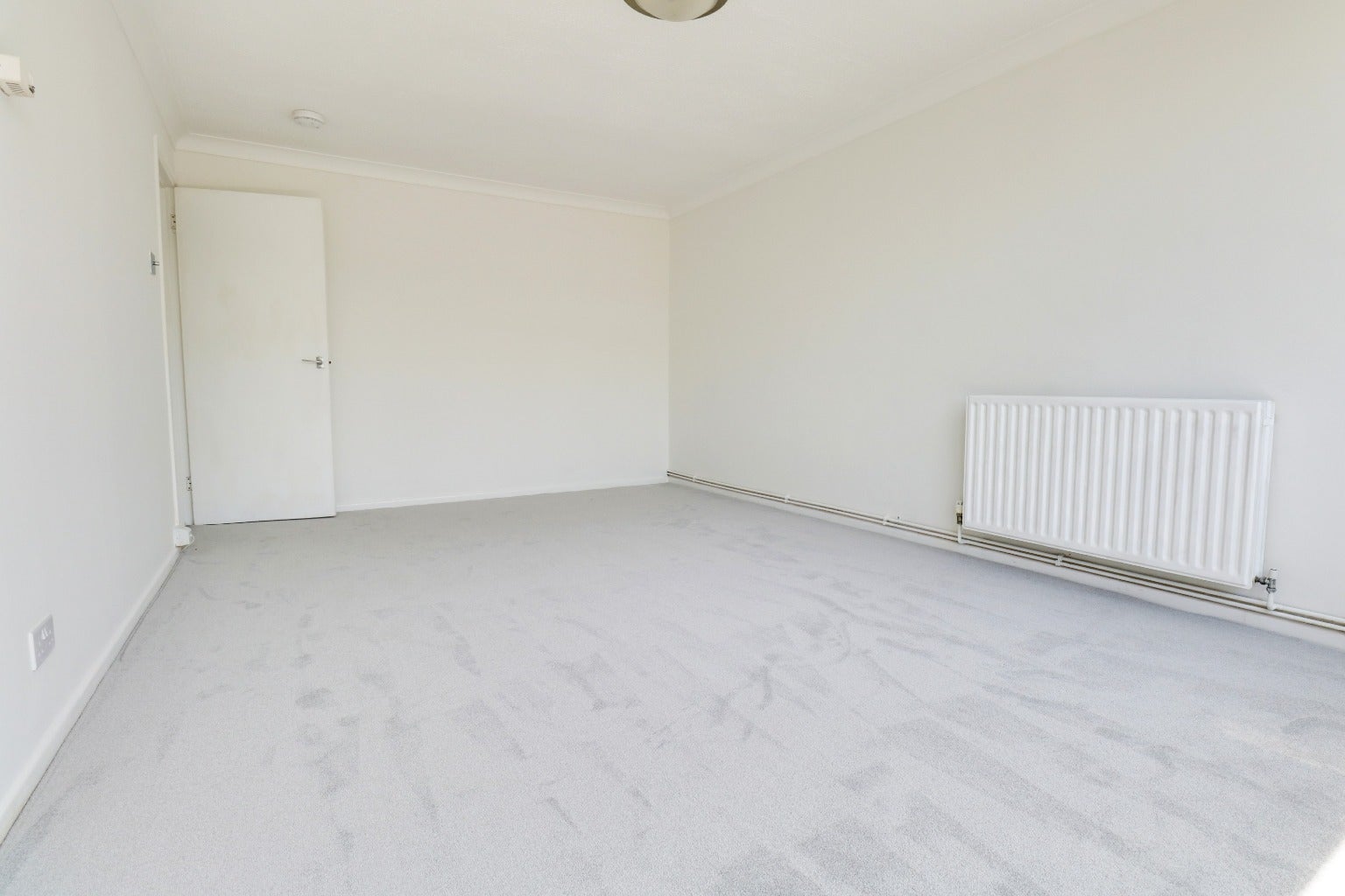 Flat Albemarle Road in Greater London
