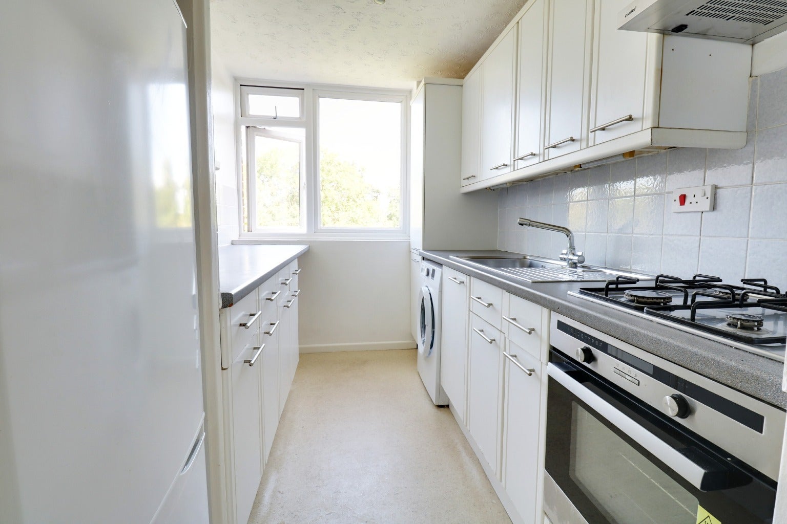 Flat Albemarle Road in Greater London