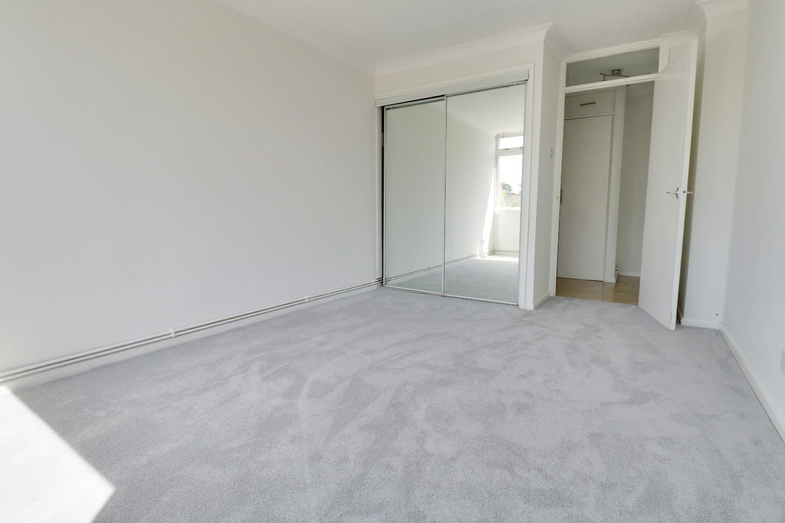 Flat Albemarle Road in Greater London