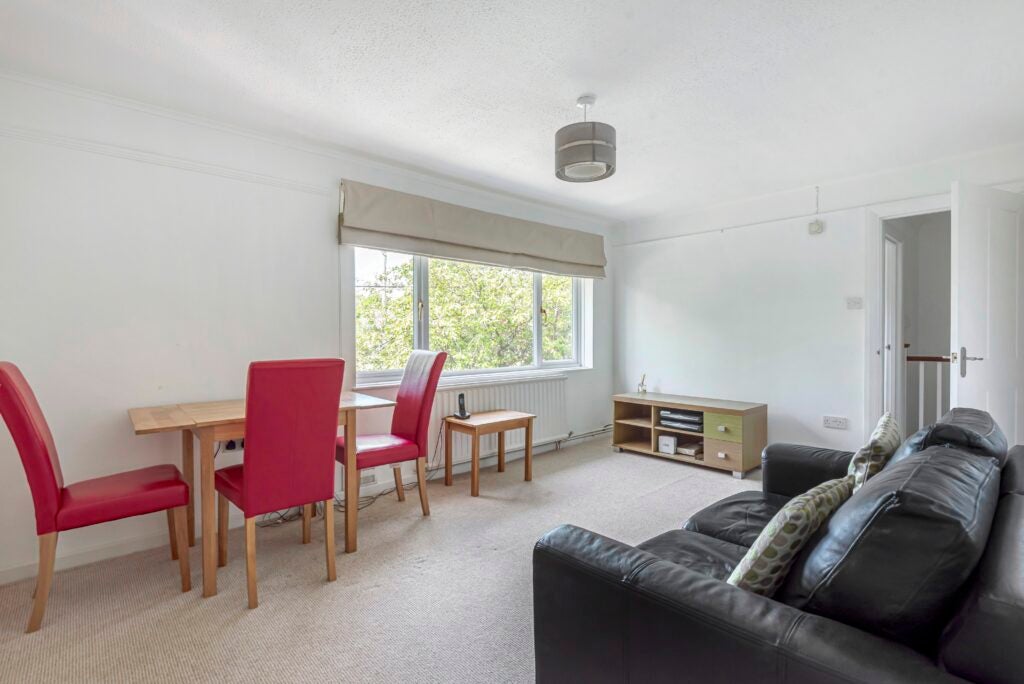 Flat Wormley Lane in Waverley