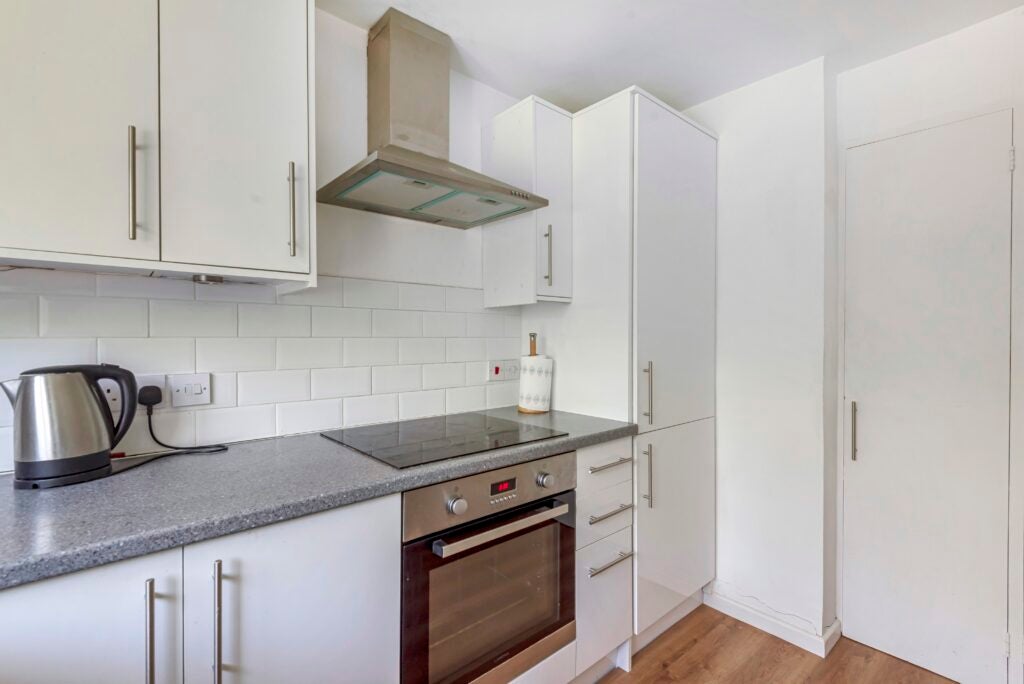 Flat Wormley Lane in Waverley