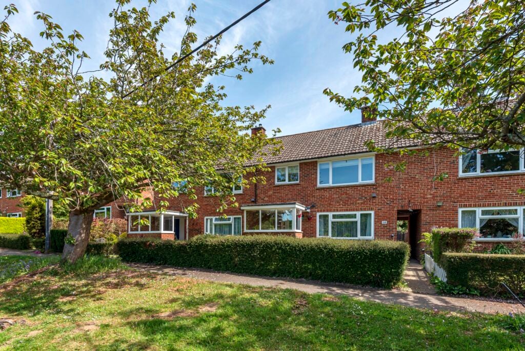 Flat Wormley Lane in Waverley