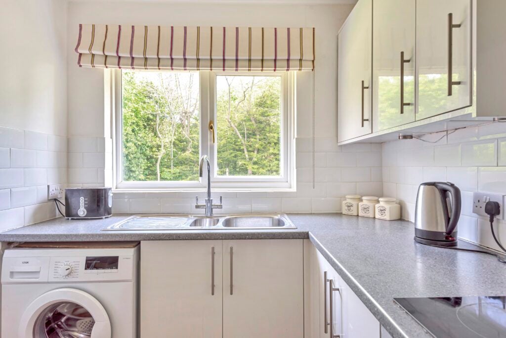 Flat Wormley Lane in Waverley