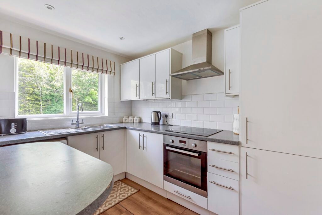 Flat Wormley Lane in Waverley