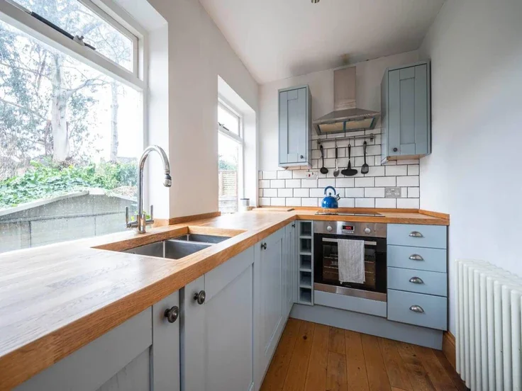 Flat Minard Road in Greater London