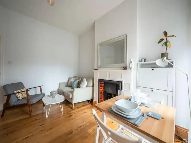 Flat Minard Road in Greater London