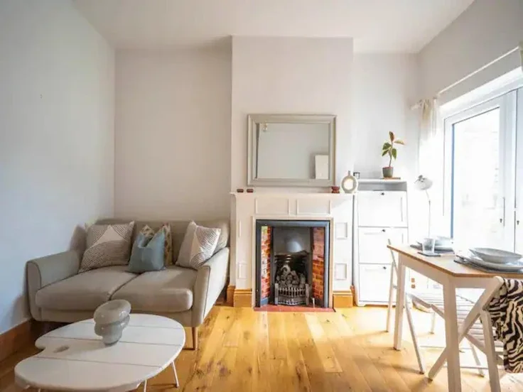 Flat Minard Road in Greater London