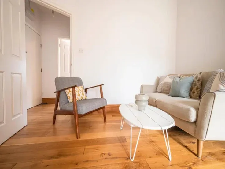 Flat Minard Road in Greater London