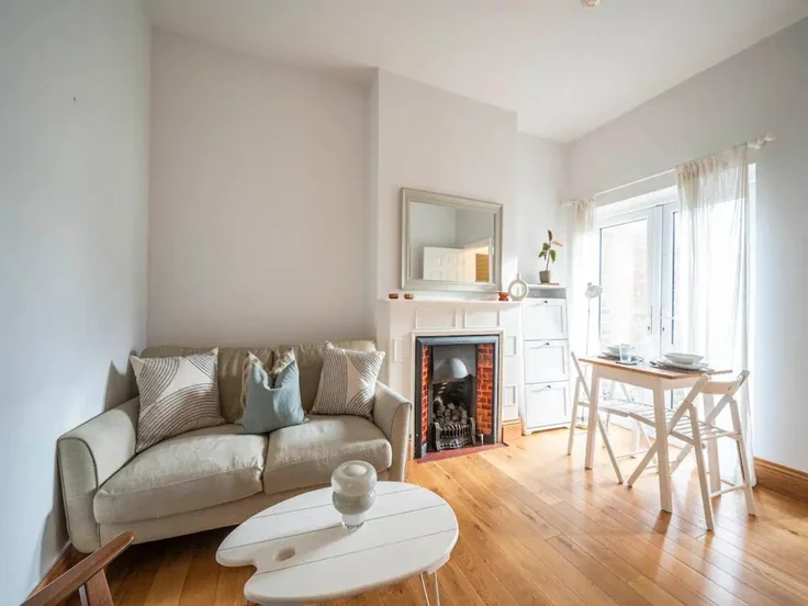 Flat Minard Road in Greater London