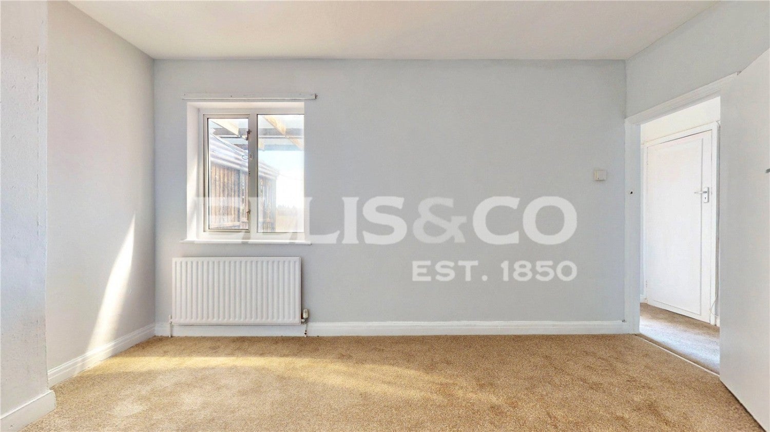 Flat Carlyon Road in Greater London