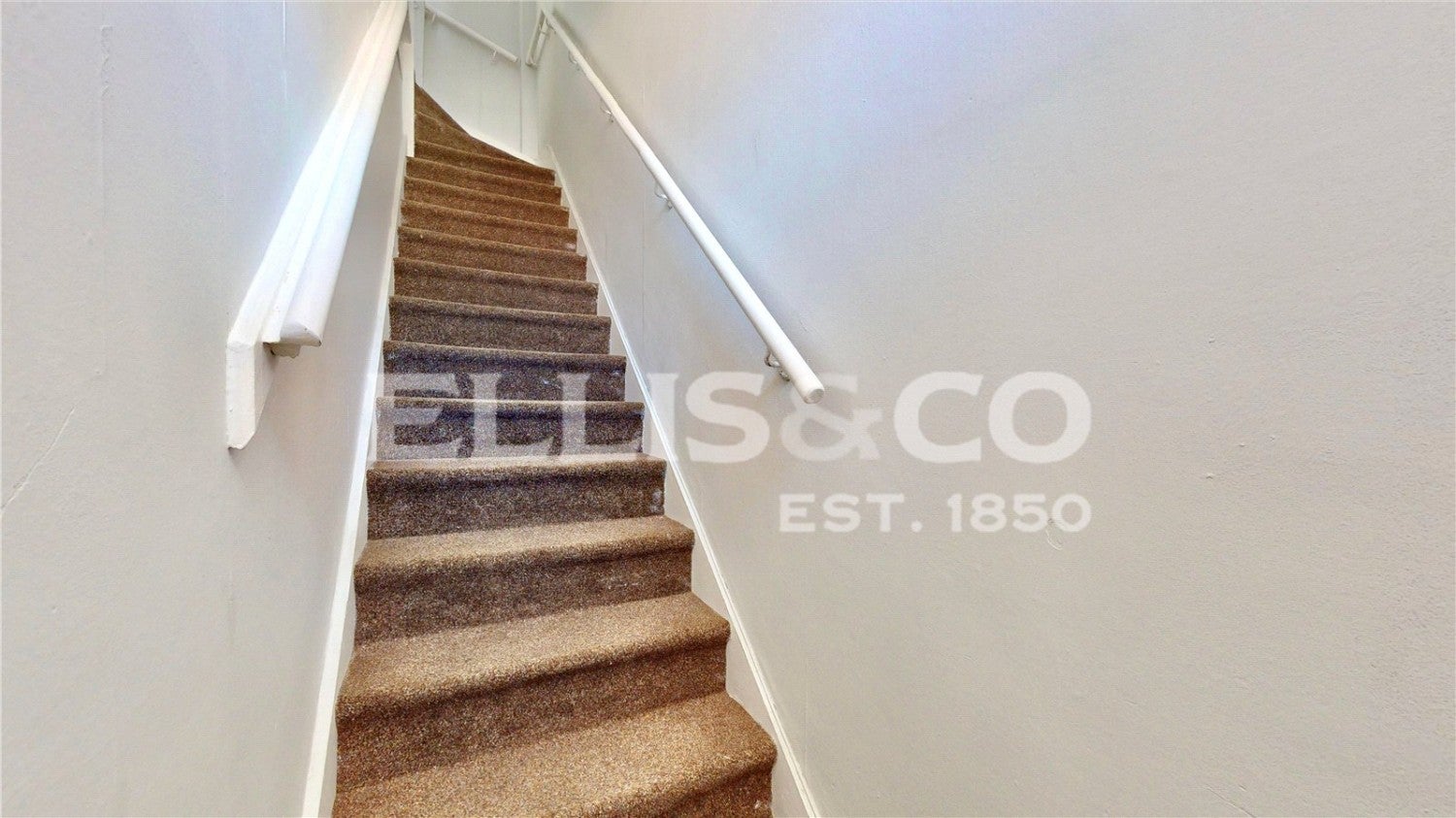 Flat Carlyon Road in Greater London