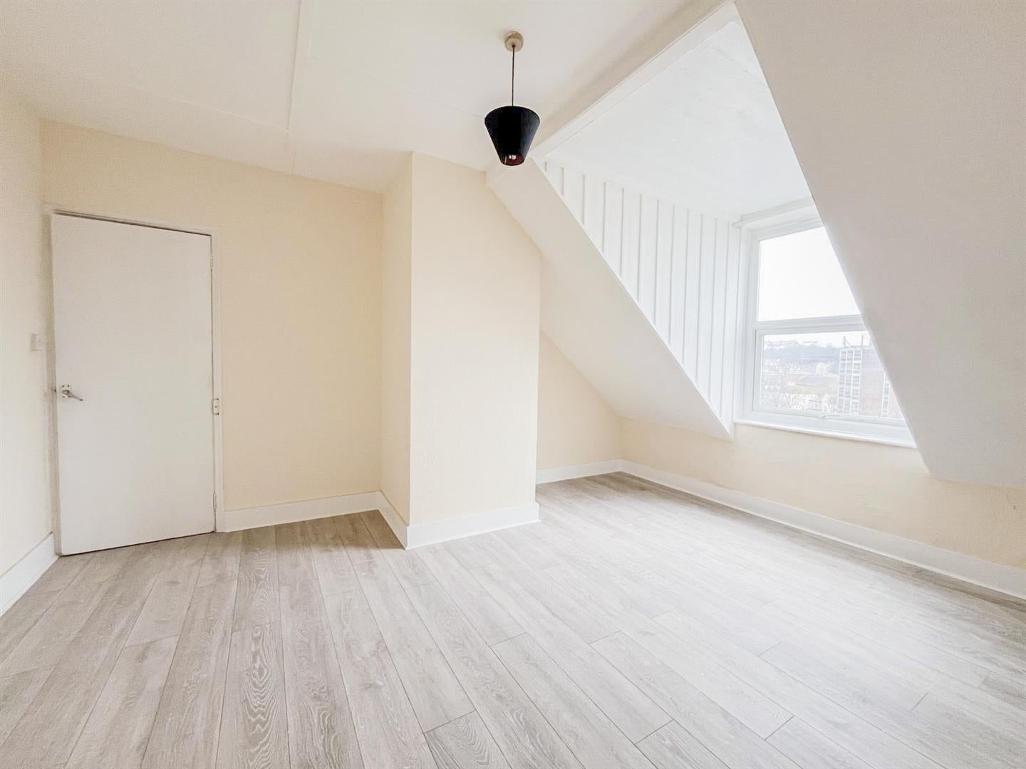 Flat Cornwallis Gardens in St Leonards