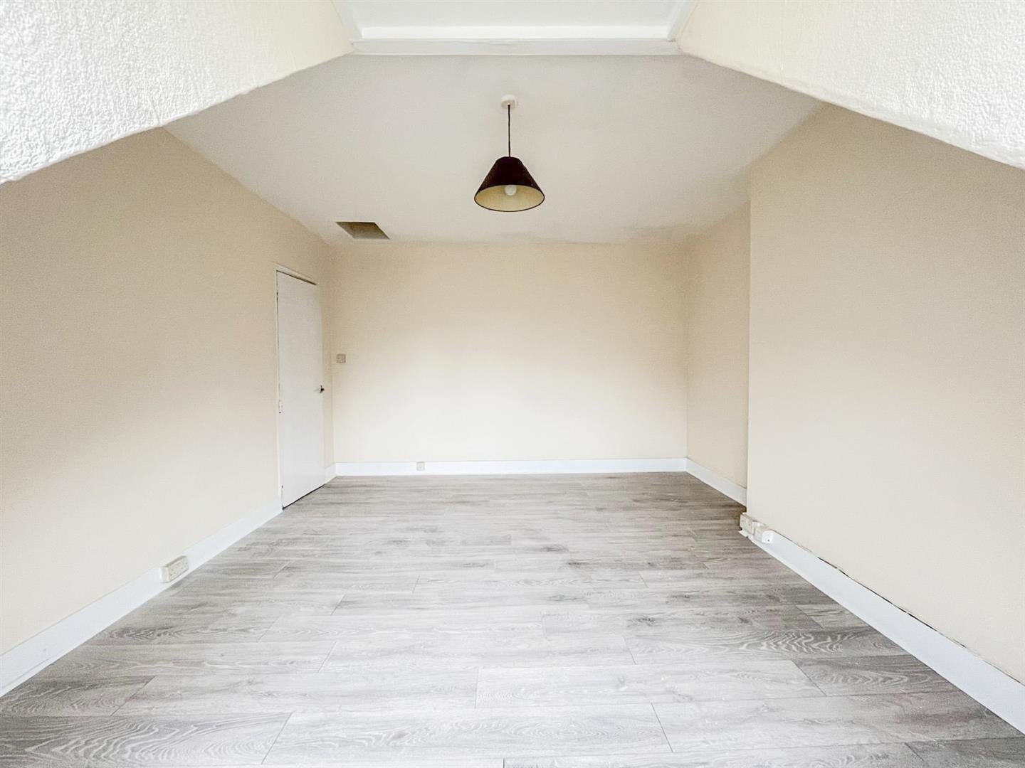 Flat Cornwallis Gardens in St Leonards