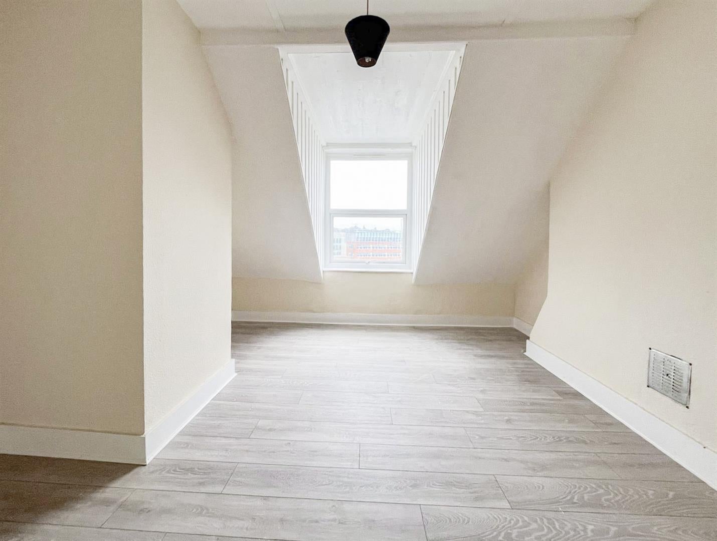 Flat Cornwallis Gardens in St Leonards