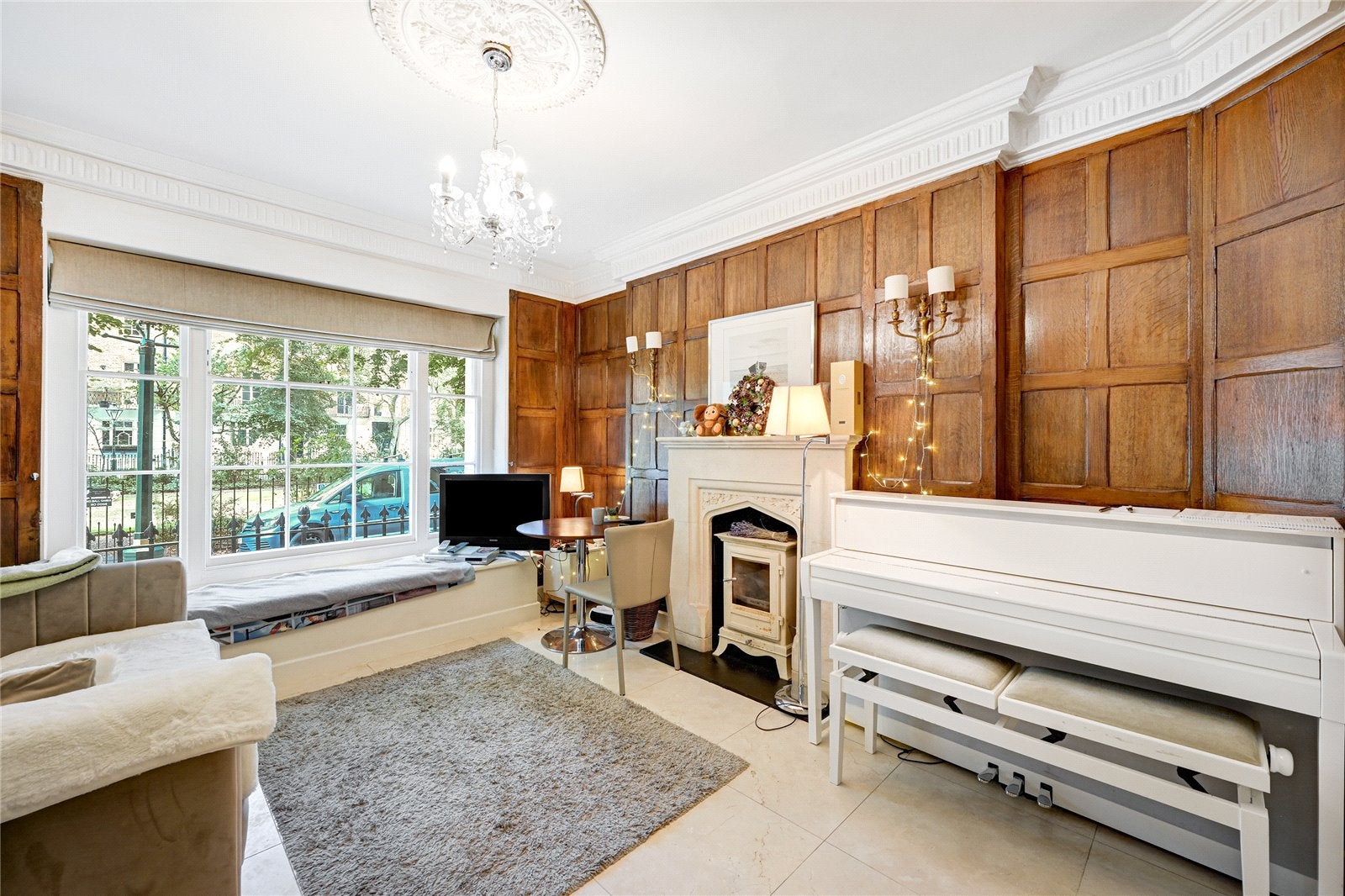 Flat Brompton Square in Greater London