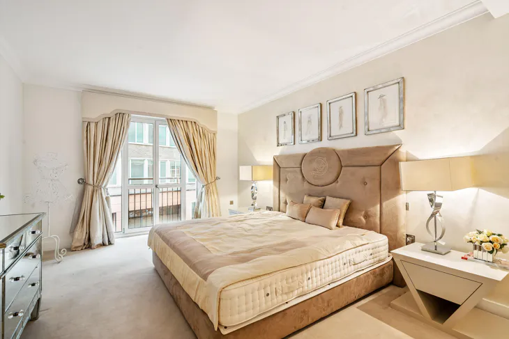 Flat Lancelot Place in City of Westminster