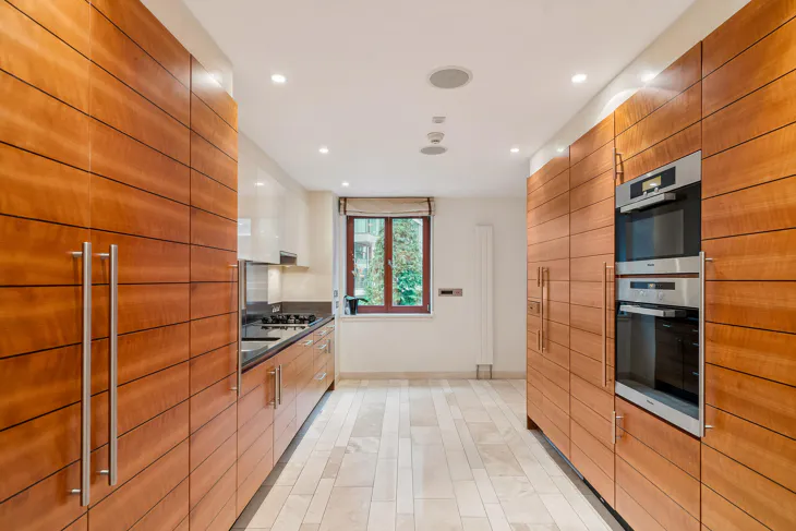 Flat Lancelot Place in City of Westminster