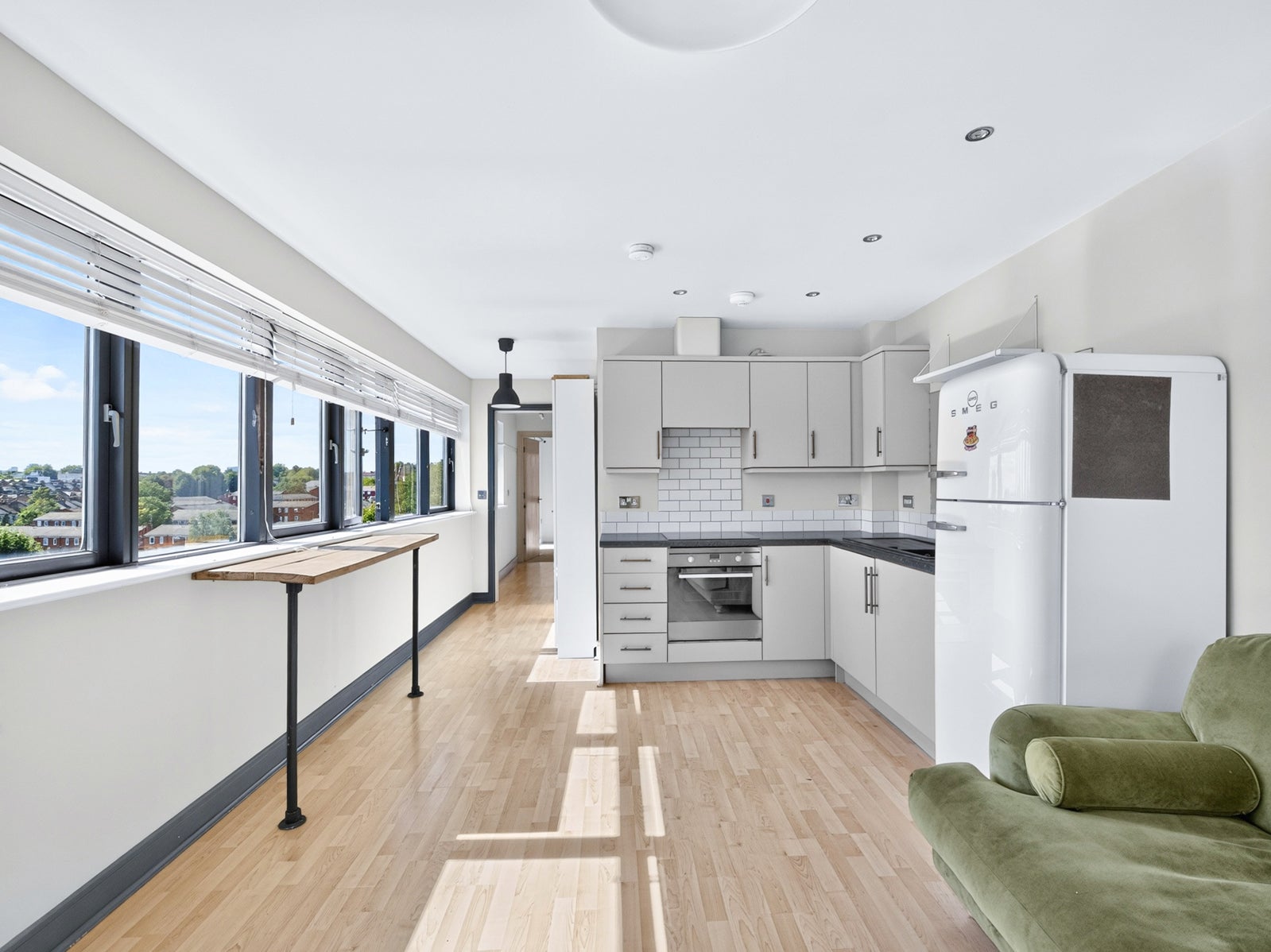 Flat Woodmill Road in Greater London