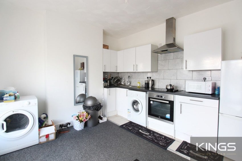 Flat Arnold Road in Southampton