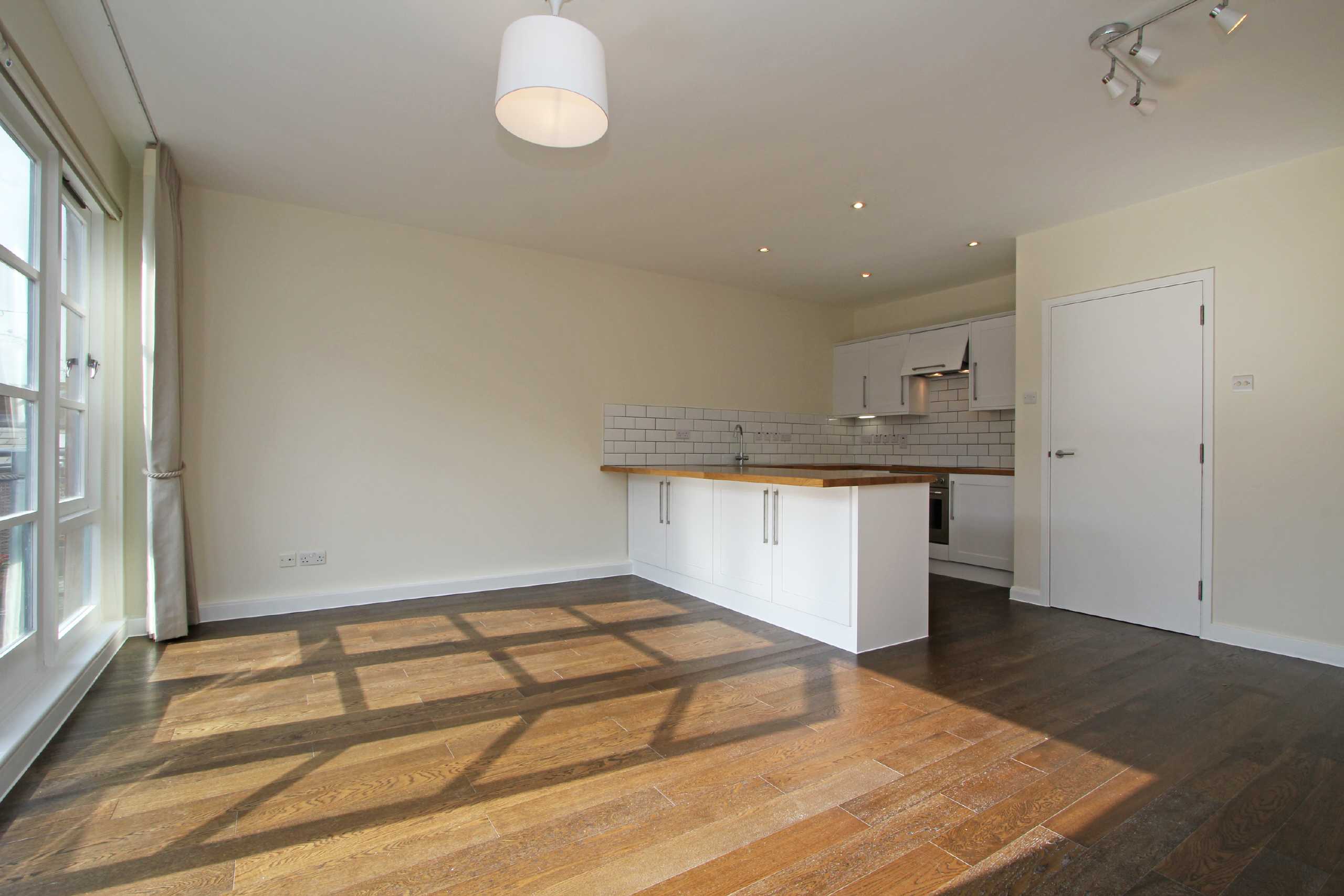Flat Broadwall in Greater London