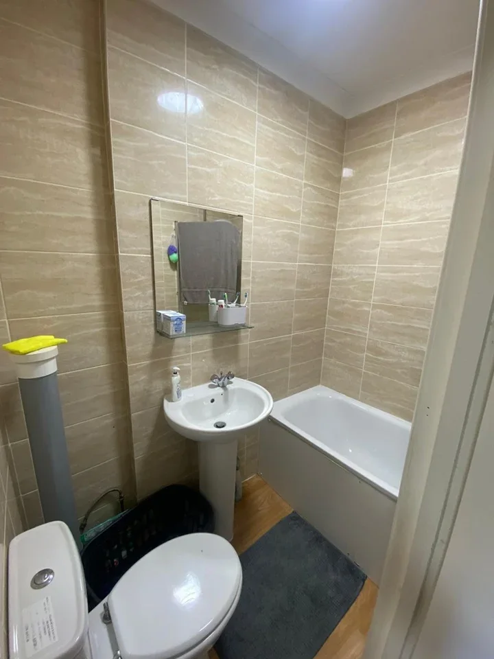 Room High Street in Greater London