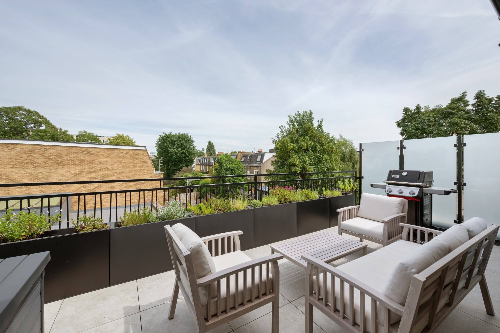 Flat Badminton Road in Greater London