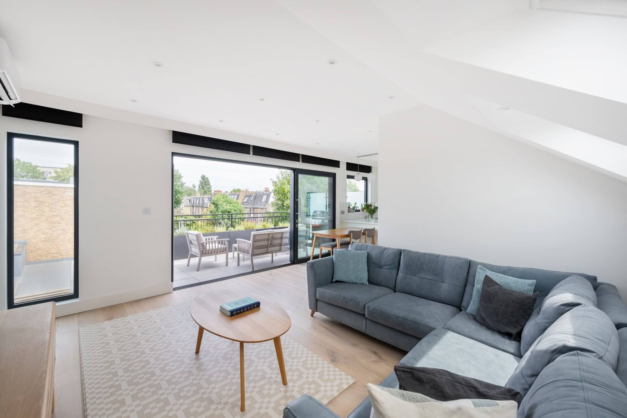 Flat Badminton Road in Greater London
