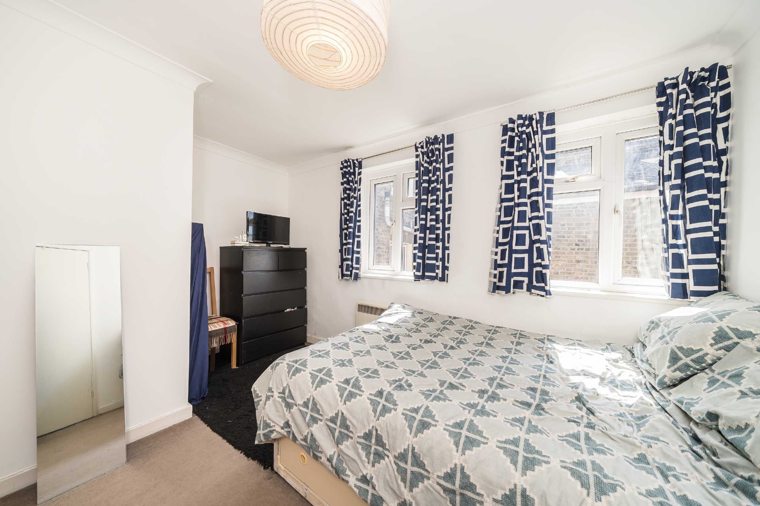 Flat Beauchamp Road in Greater London
