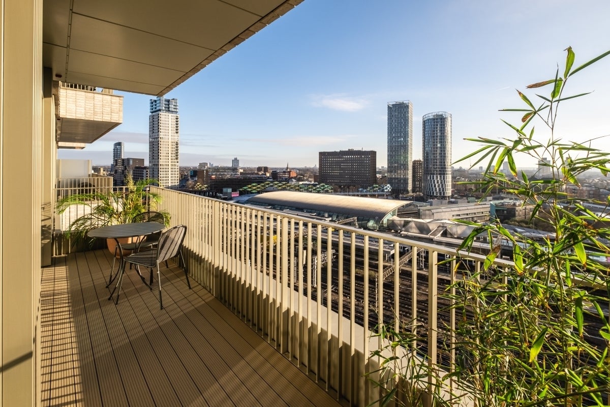 Flat Cherry Park Lane in Greater London