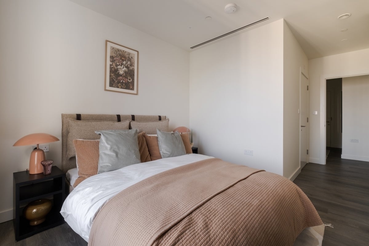 Flat Cherry Park Lane in Greater London