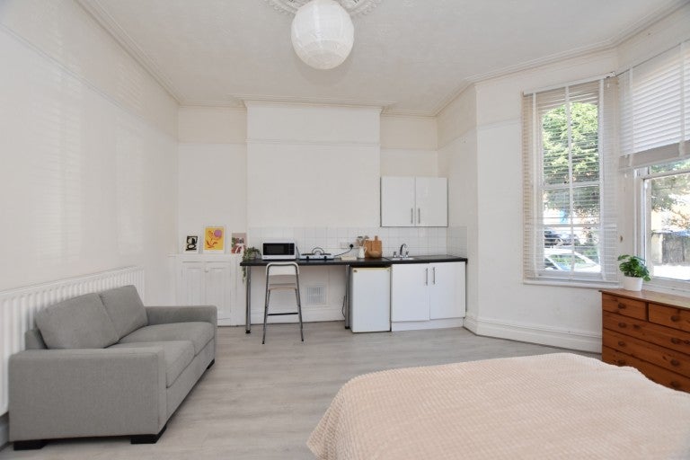 Room Whatley Road in Bristol