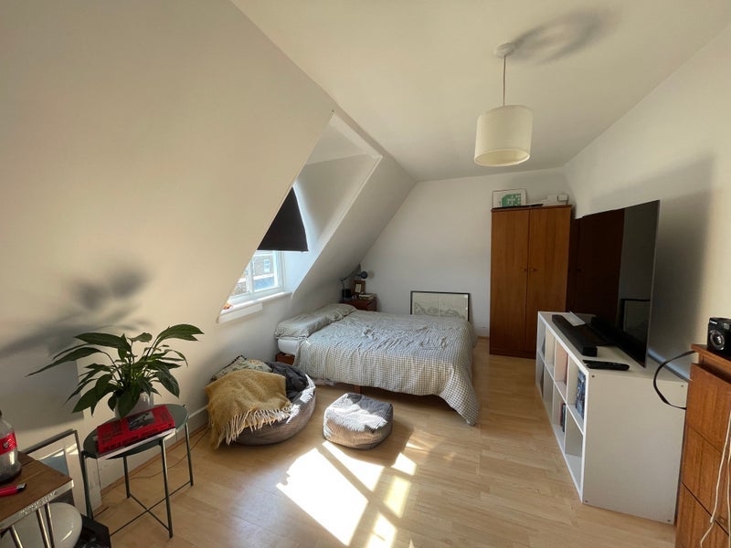 Room Alpha Road in Greater London