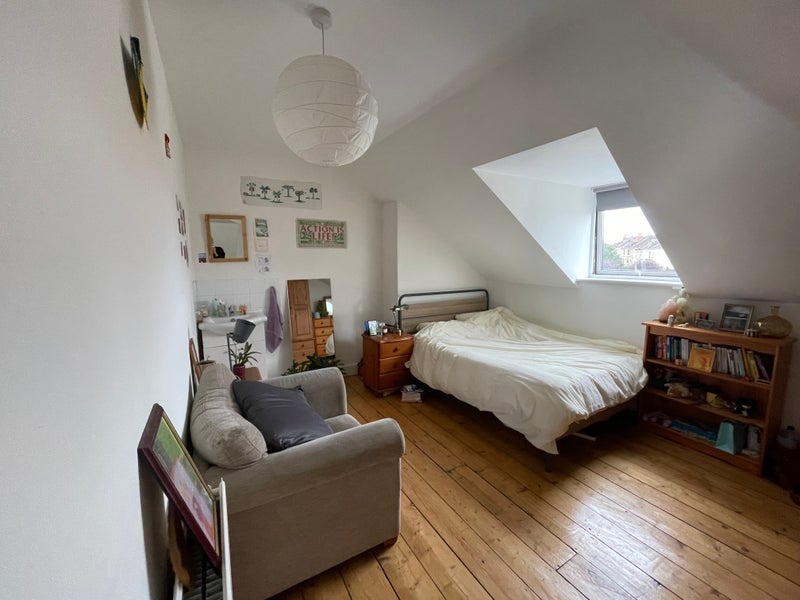 Room Cromwell Road in Bristol