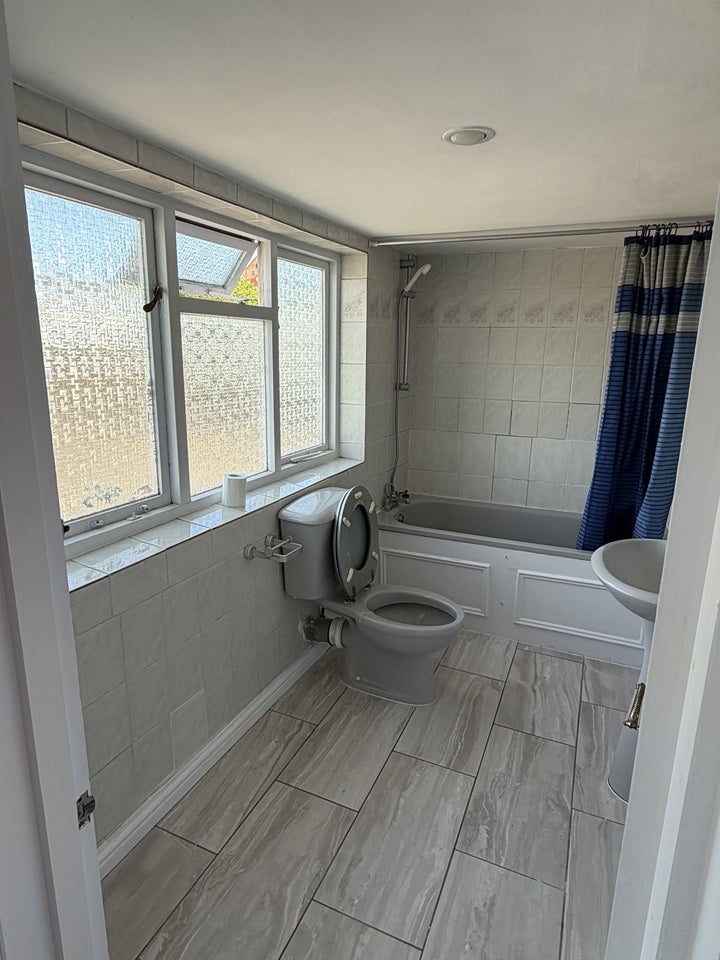 Flat Edenvale Street in Greater London