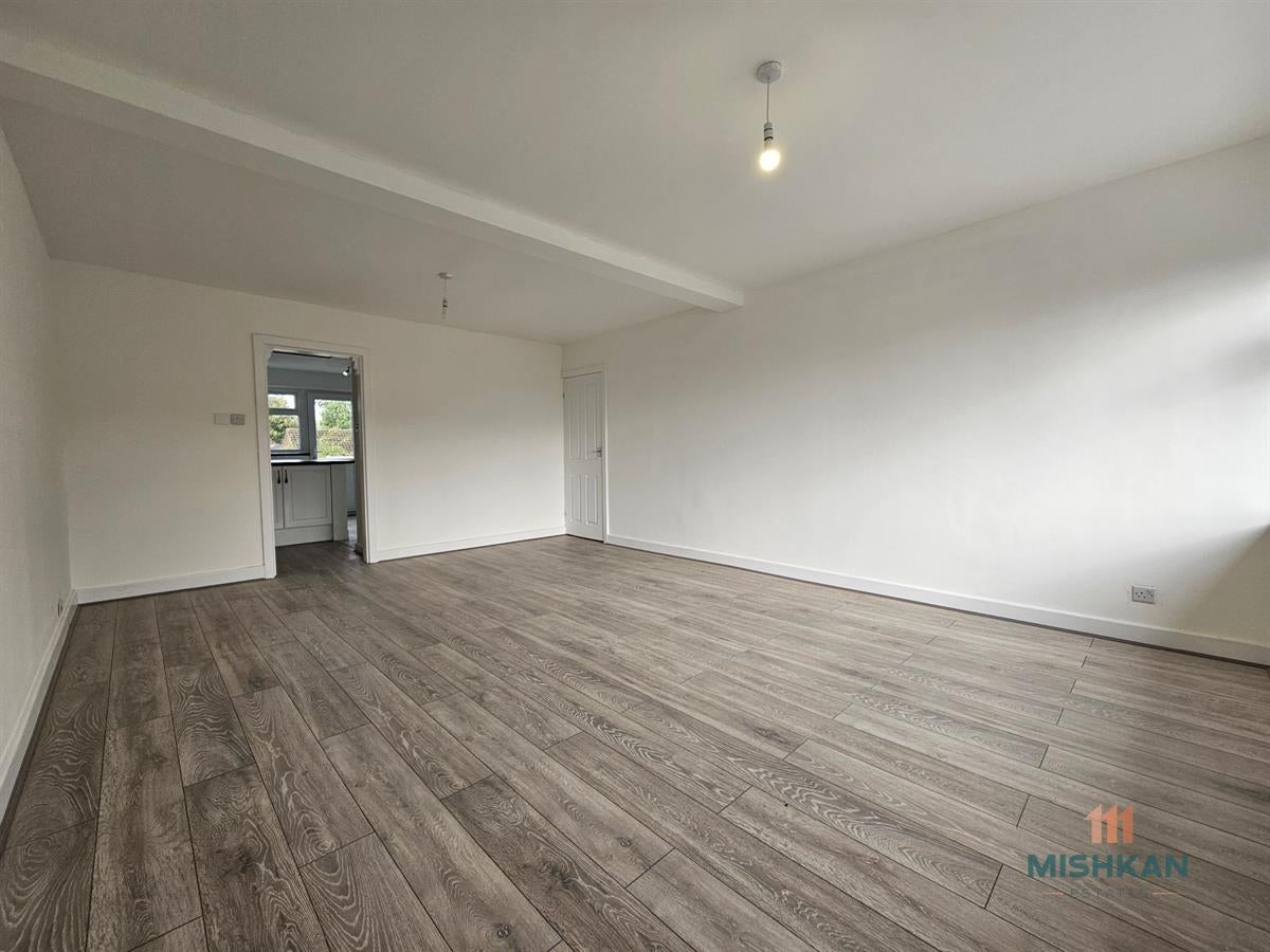 Flat Worcester Road in Cheadle Hulme