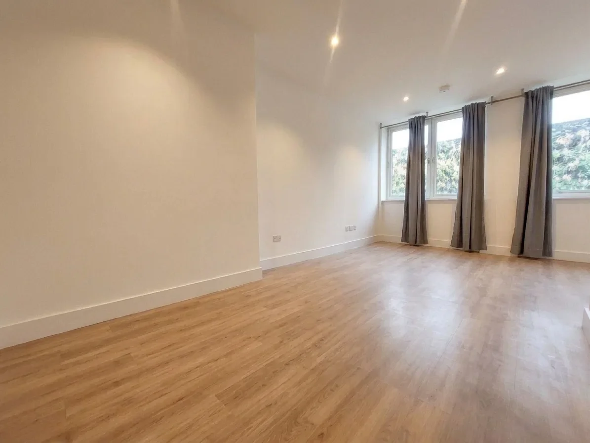 Flat Shenley Road in Elstree and Borehamwood