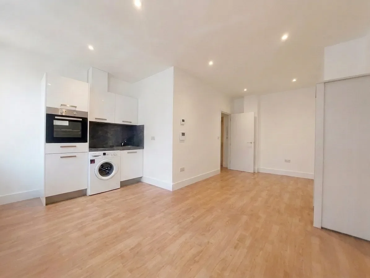 Flat Shenley Road in Elstree and Borehamwood