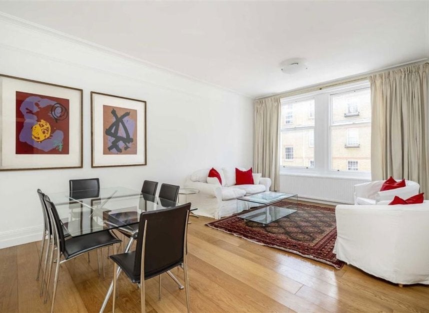 Flat Ridgmount Gardens in Greater London