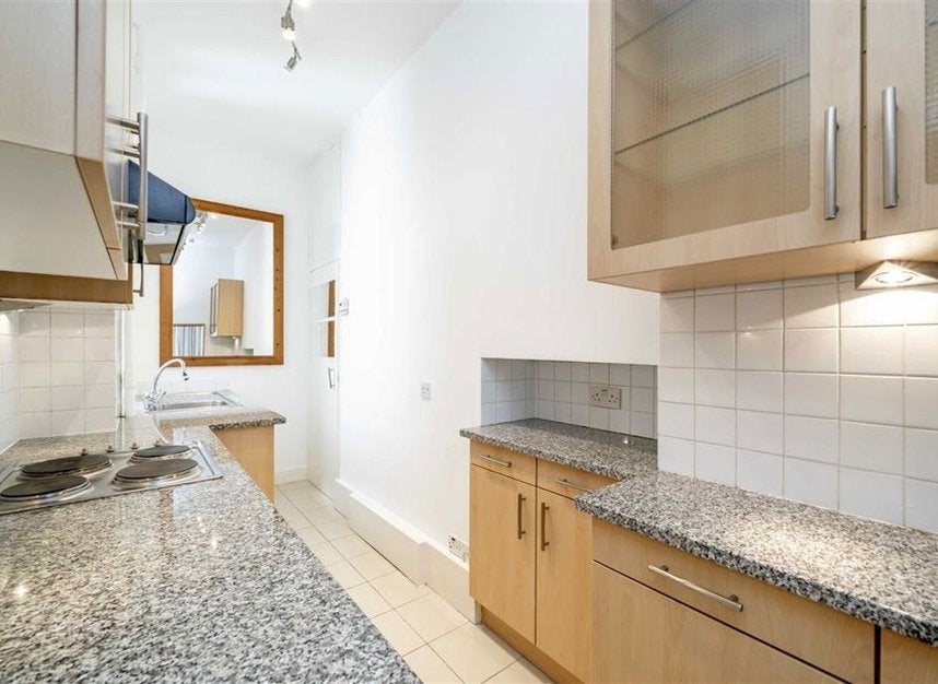 Flat Ridgmount Gardens in Greater London