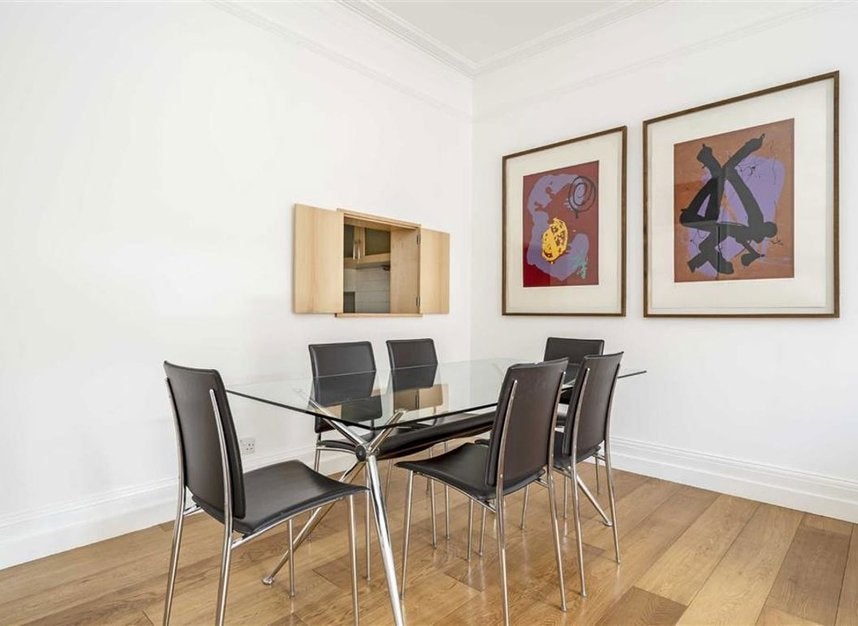 Flat Ridgmount Gardens in Greater London