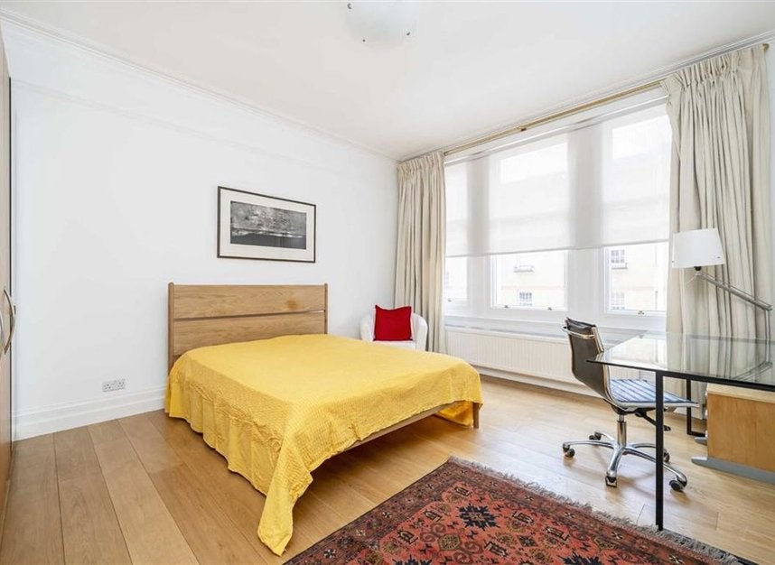 Flat Ridgmount Gardens in Greater London