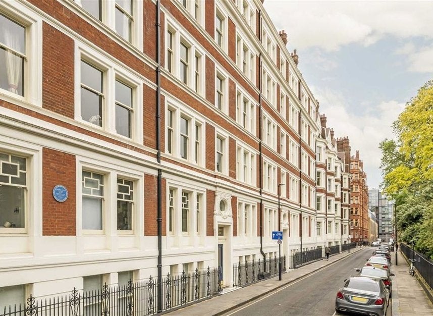 Flat Ridgmount Gardens in Greater London