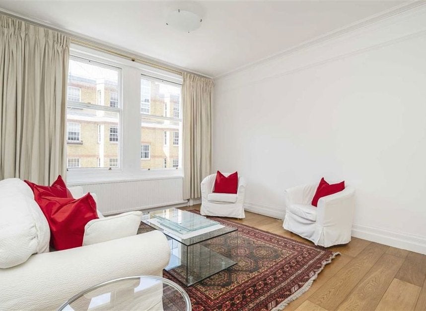 Flat Ridgmount Gardens in Greater London