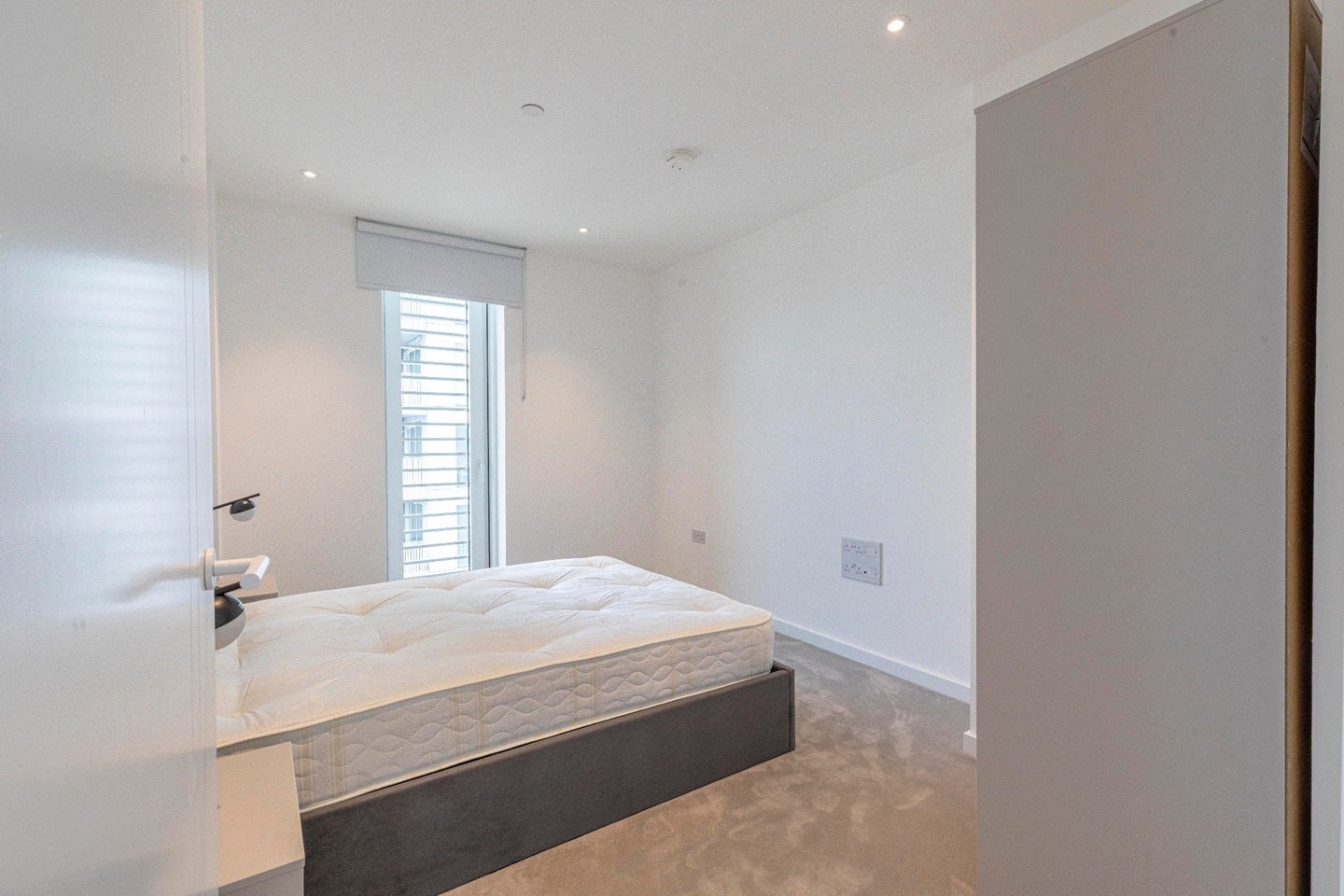 Flat Cendal Crescent in Greater London