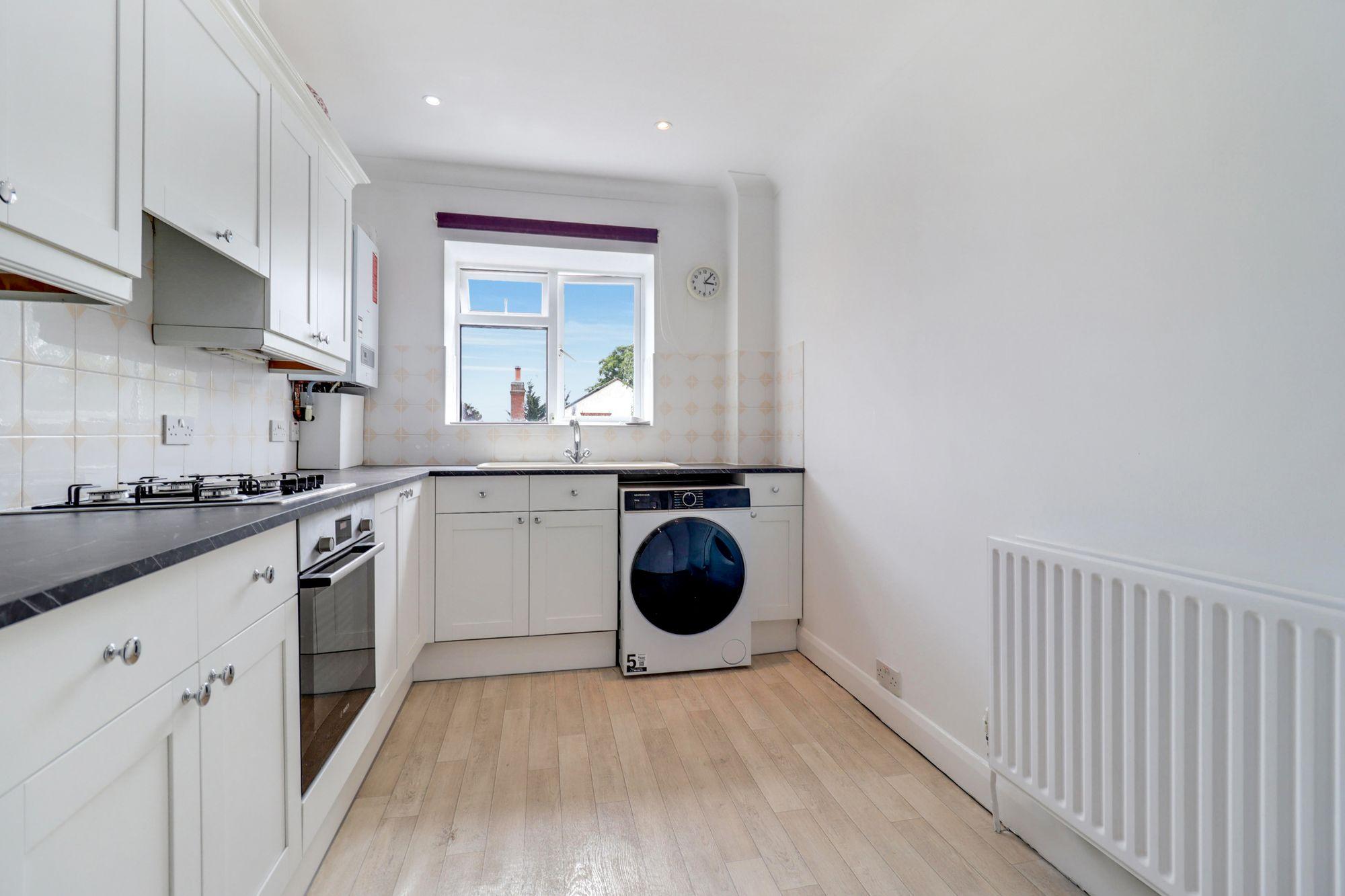 Flat Walton Road in Elmbridge