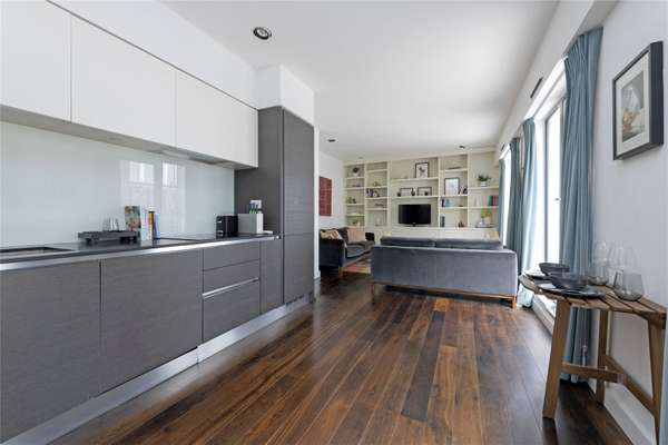 Flat Clapham Common North Side in Greater London