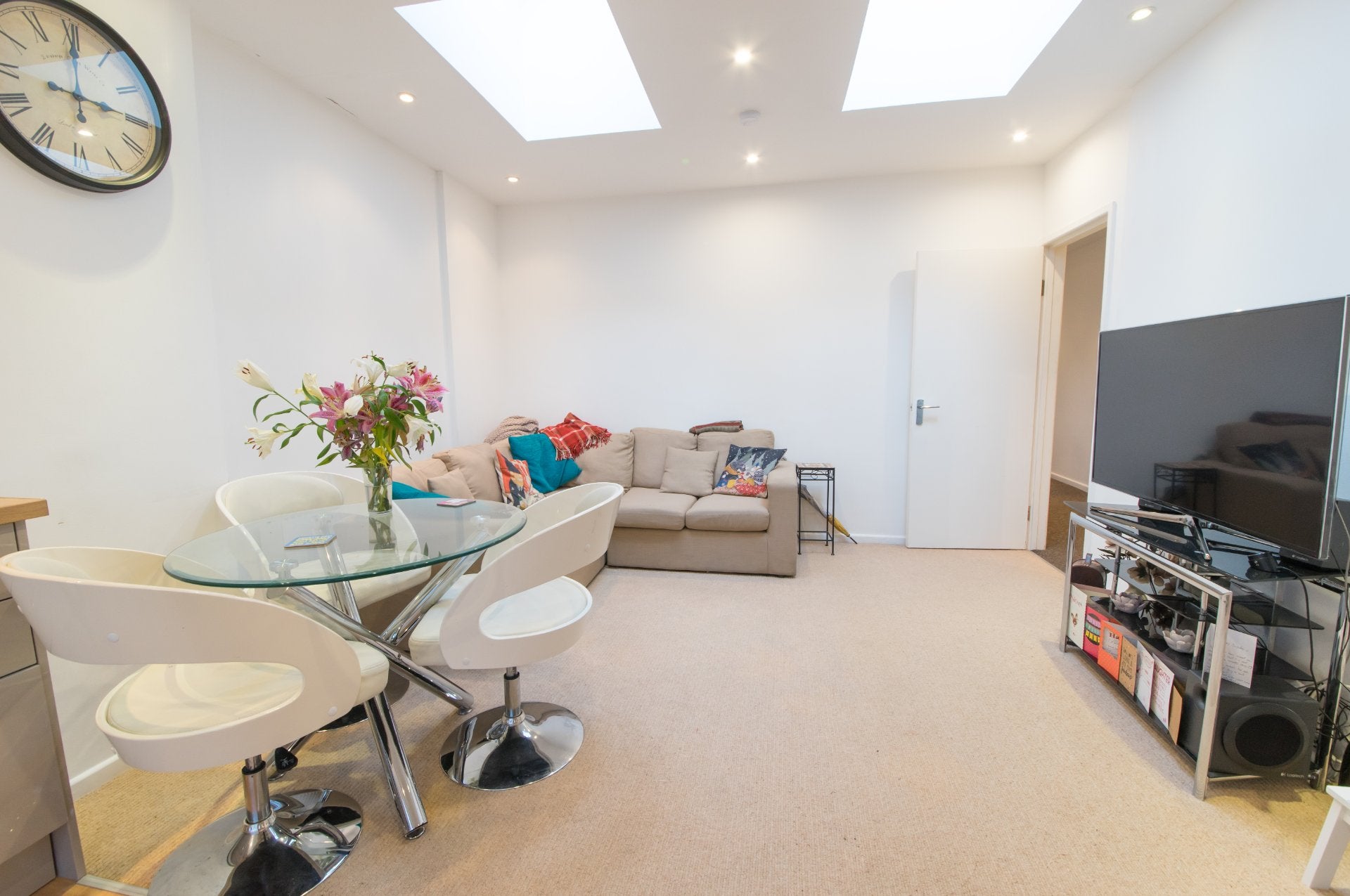Flat Assembly Passage in Greater London