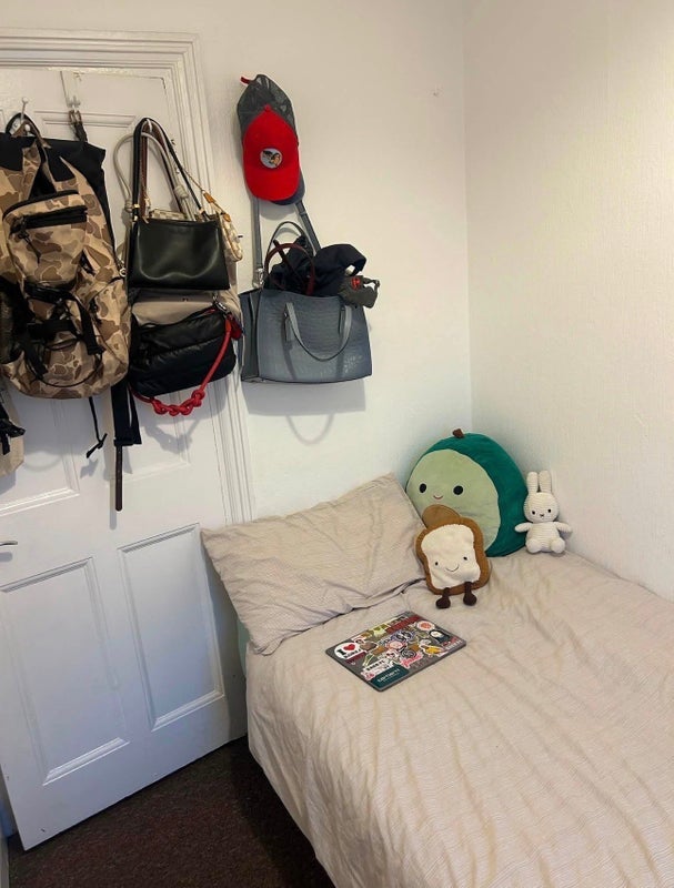 Room Tooting High Street in Greater London